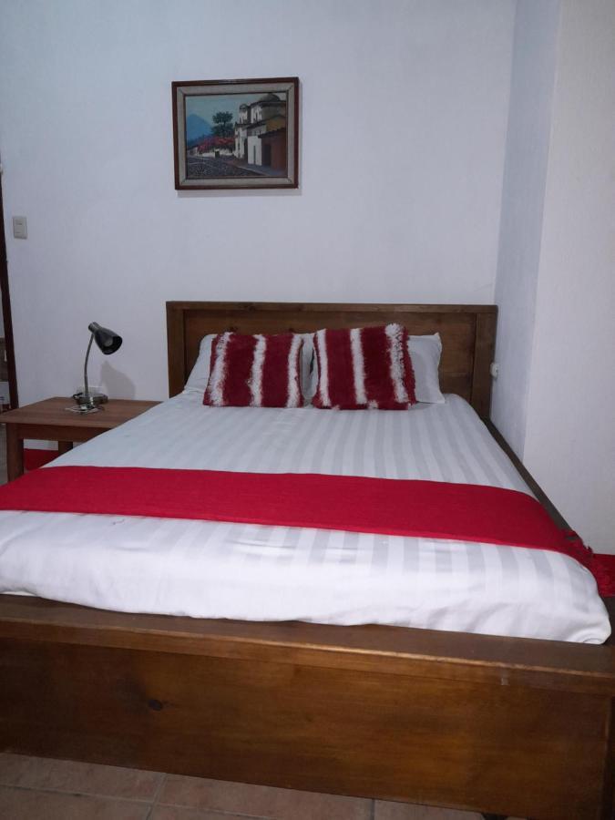 Hostal Blood Moon Rio Dulce Town Buitenkant foto