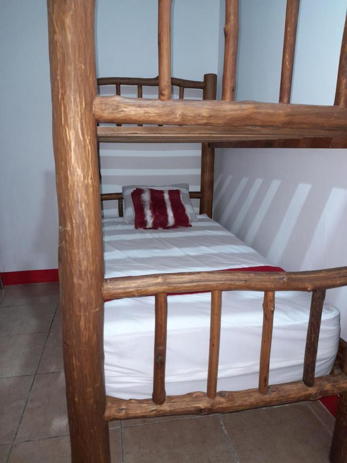 Hostal Blood Moon Rio Dulce Town Buitenkant foto