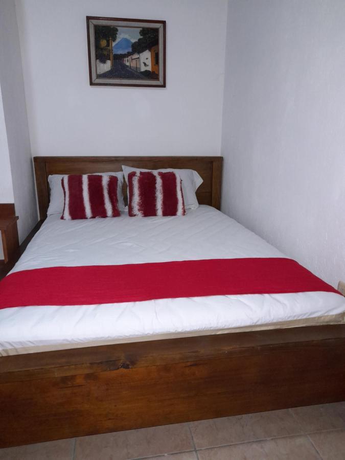 Hostal Blood Moon Rio Dulce Town Buitenkant foto