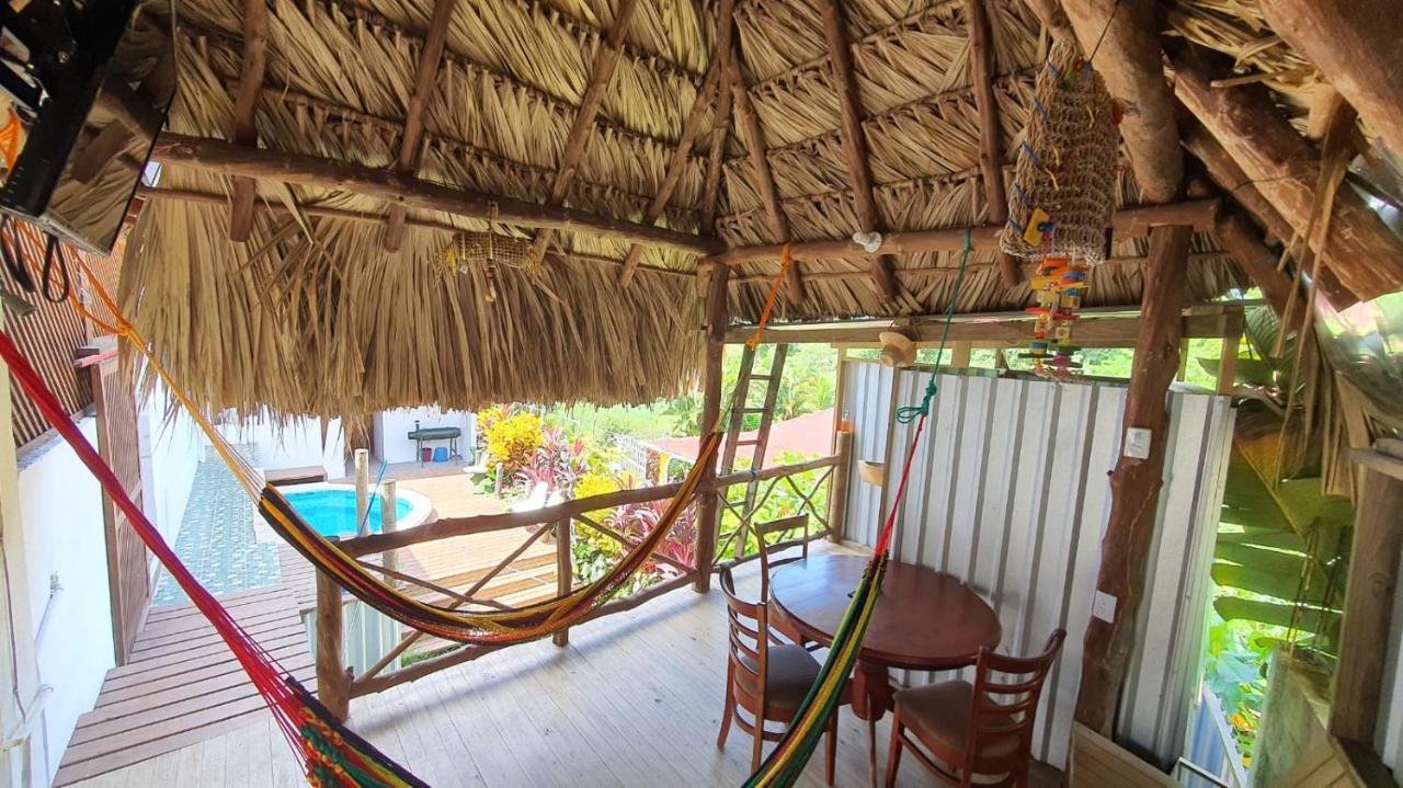 Hostal Blood Moon Rio Dulce Town Buitenkant foto