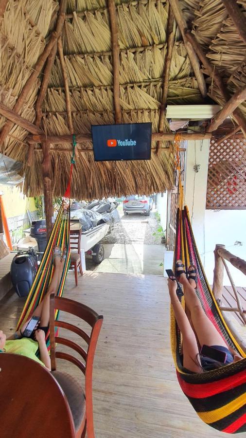Hostal Blood Moon Rio Dulce Town Buitenkant foto